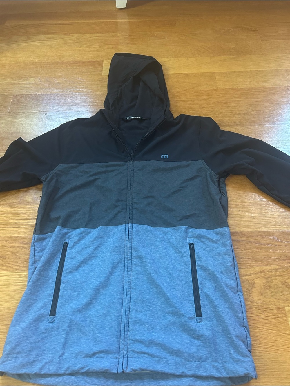 Travis Mathew Men’s xsmall hooded golf jacket